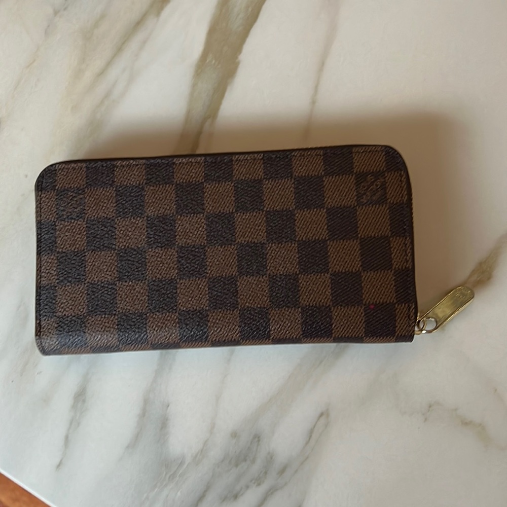 Brown checkered wallet with gold zipper , zipper, credit card slots